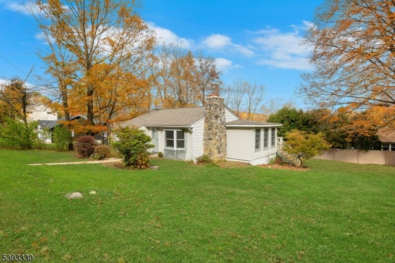 Property Photo:  9 Woodland Trl  NJ 07871