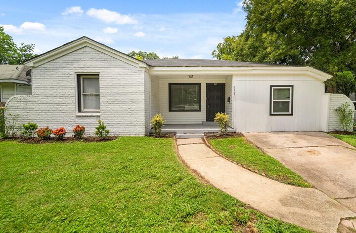 Property Photo:  8327 Bonner Drive  TX 77017