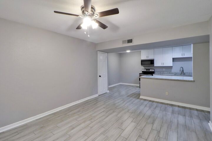 Property Photo: 5929 Queensloch Drive 235 TX 77096