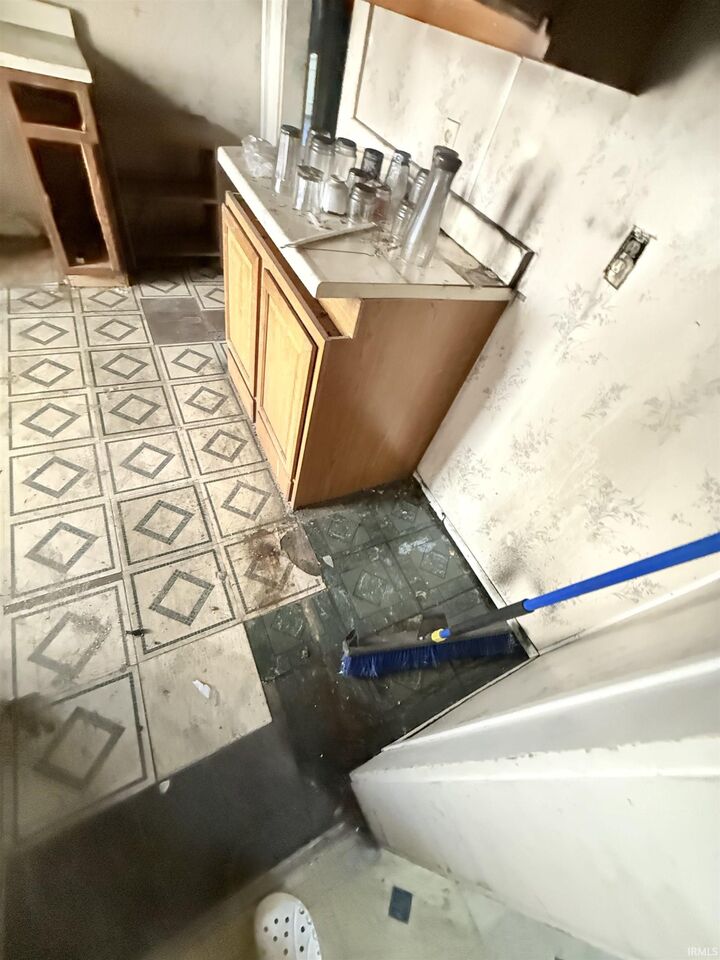 Property Photo:  4405 S Hanna Street  IN 46806-4743