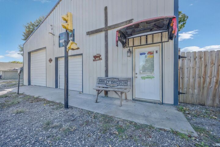 Property Photo:  301 S 4th Avenue  IN 47639-8220