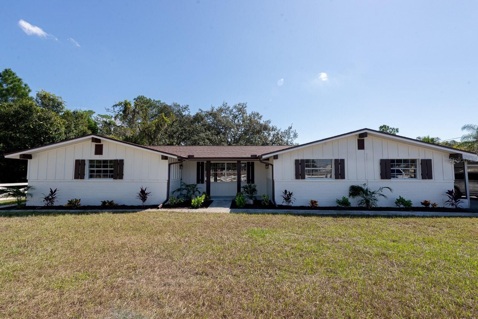 Property Photo: 9640 Hilltop Drive FL 34654