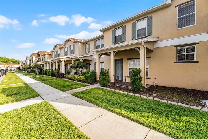 Property Photo:  16064 Old Ash Loop  FL 32828