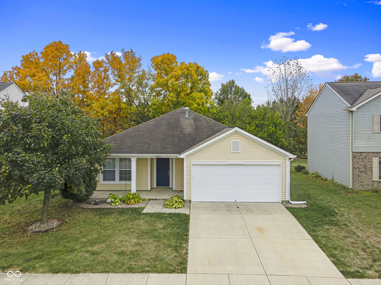 Property Photo:  2089 Seven Peaks Drive  IN 46034
