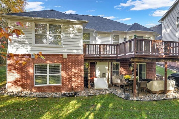Property Photo:  8446 Pine Creek Drive  MI 48316 