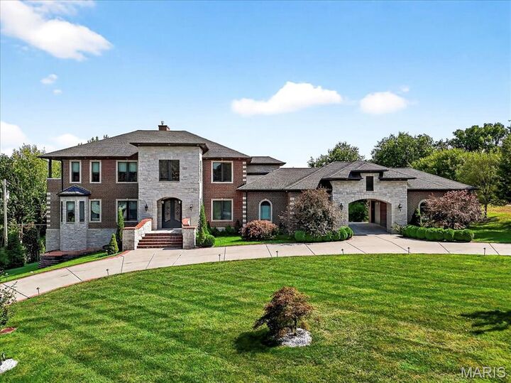 13354 Thornhill Drive  St Louis MO 63131 photo