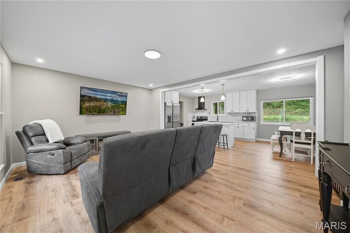 Property Photo:  10 Twin Oaks Drive  MO 63303