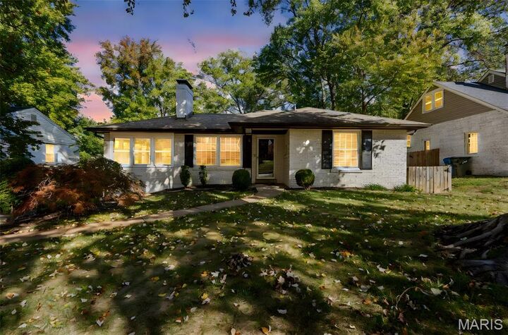 Property Photo:  1025 Glenmoor Lane  MO 63122