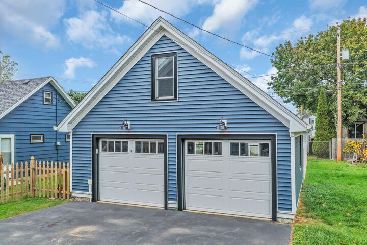 Property Photo:  1504 Plainfield Ave  WI 53403