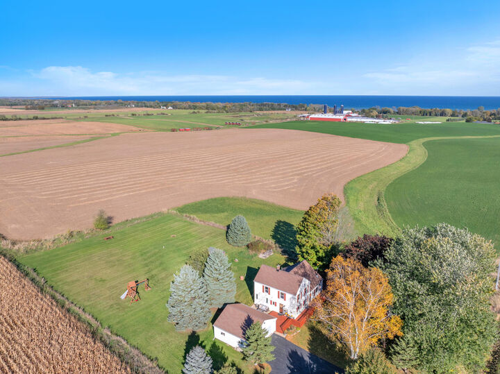 Property Photo:  484 County Road D -  WI 53004