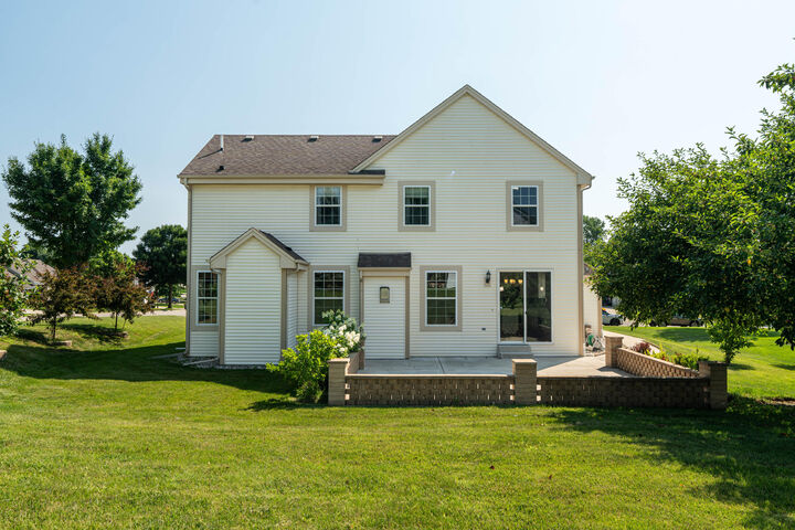 Property Photo:  1981 Foxcroft Ln  WI 53189