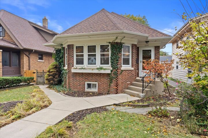 2643 S Linebarger Ter  Milwaukee WI 53207 photo