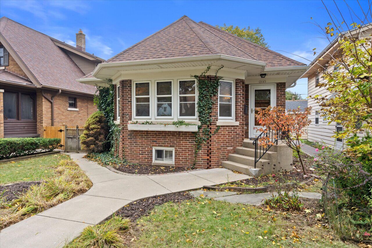 Property Photo:  2643 S Linebarger Ter  WI 53207