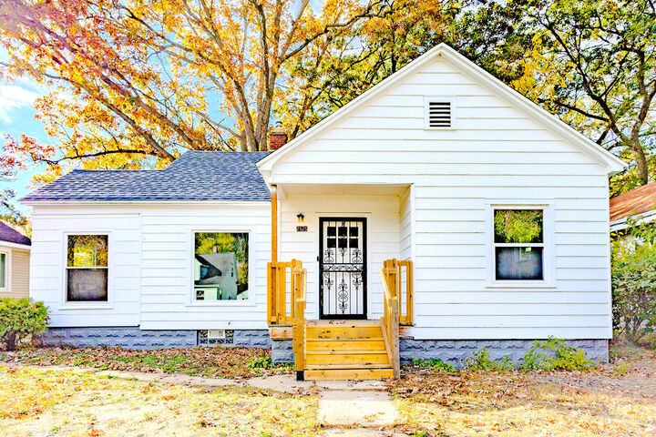 Property Photo: 2525 Reynolds Street MI 49444