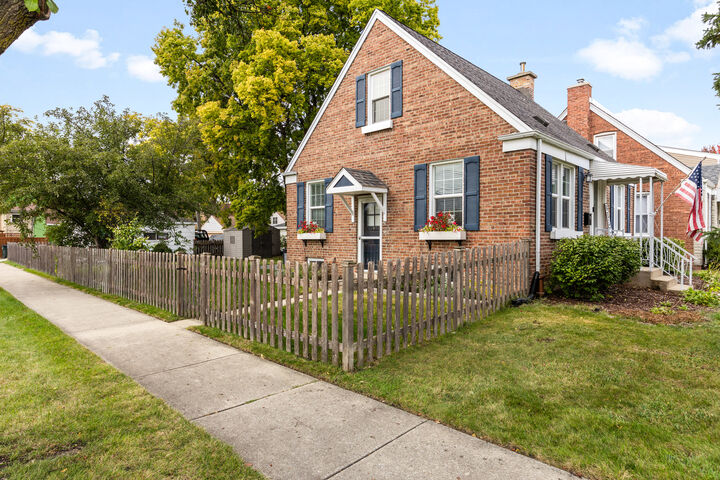 Property Photo:  4246 Forest Avenue  IL 60513