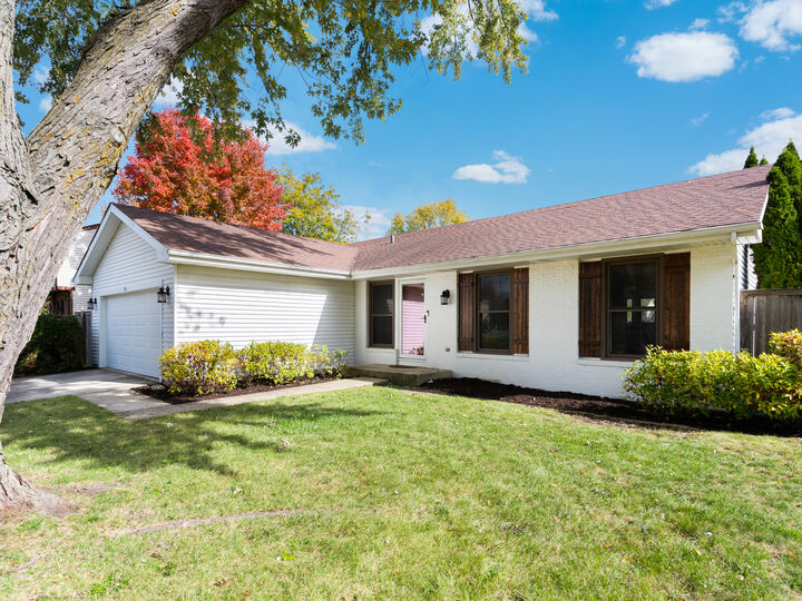 Property Photo:  134 S Whispering Hills Drive  IL 60540