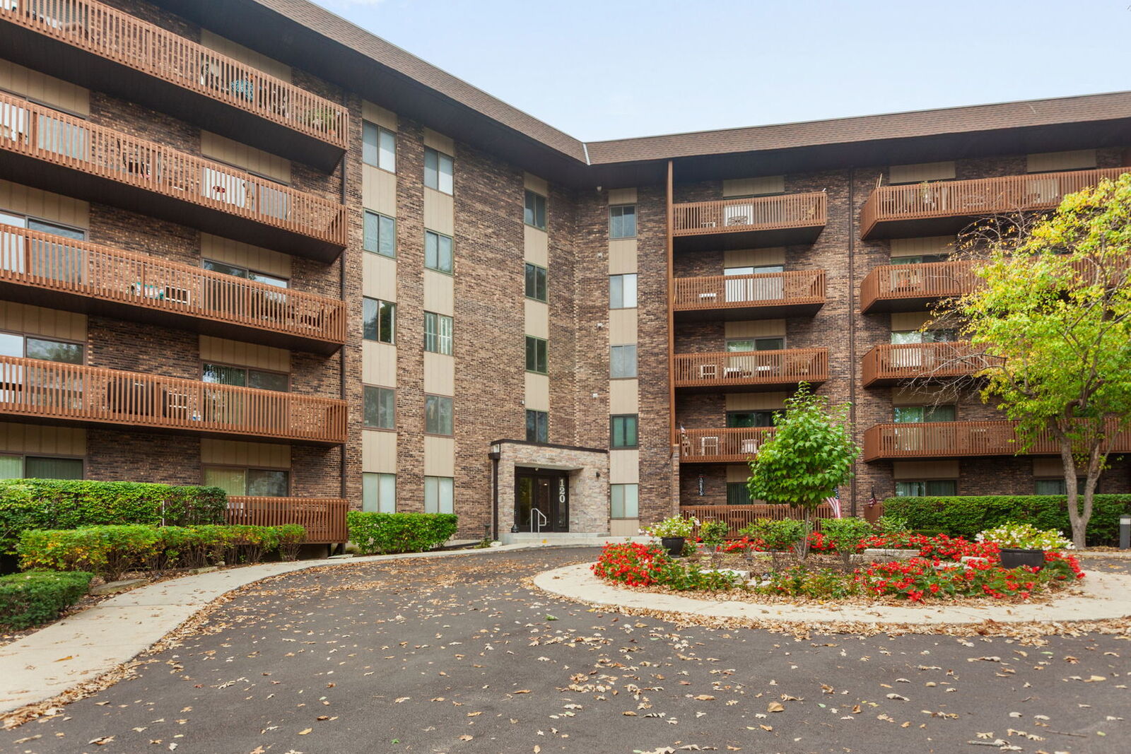 Property Photo: 120 Lakeview Drive 514 IL 60108