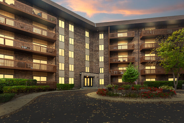 120 Lakeview Drive 514  Bloomingdale IL 60108 photo