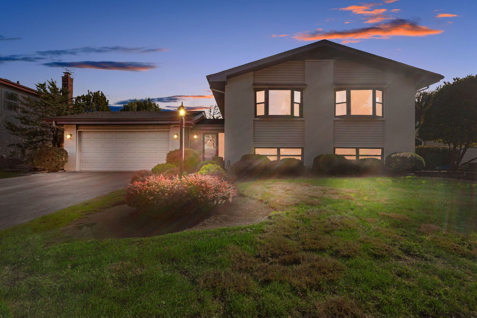 Property Photo:  713 N Maple Street  IL 60143