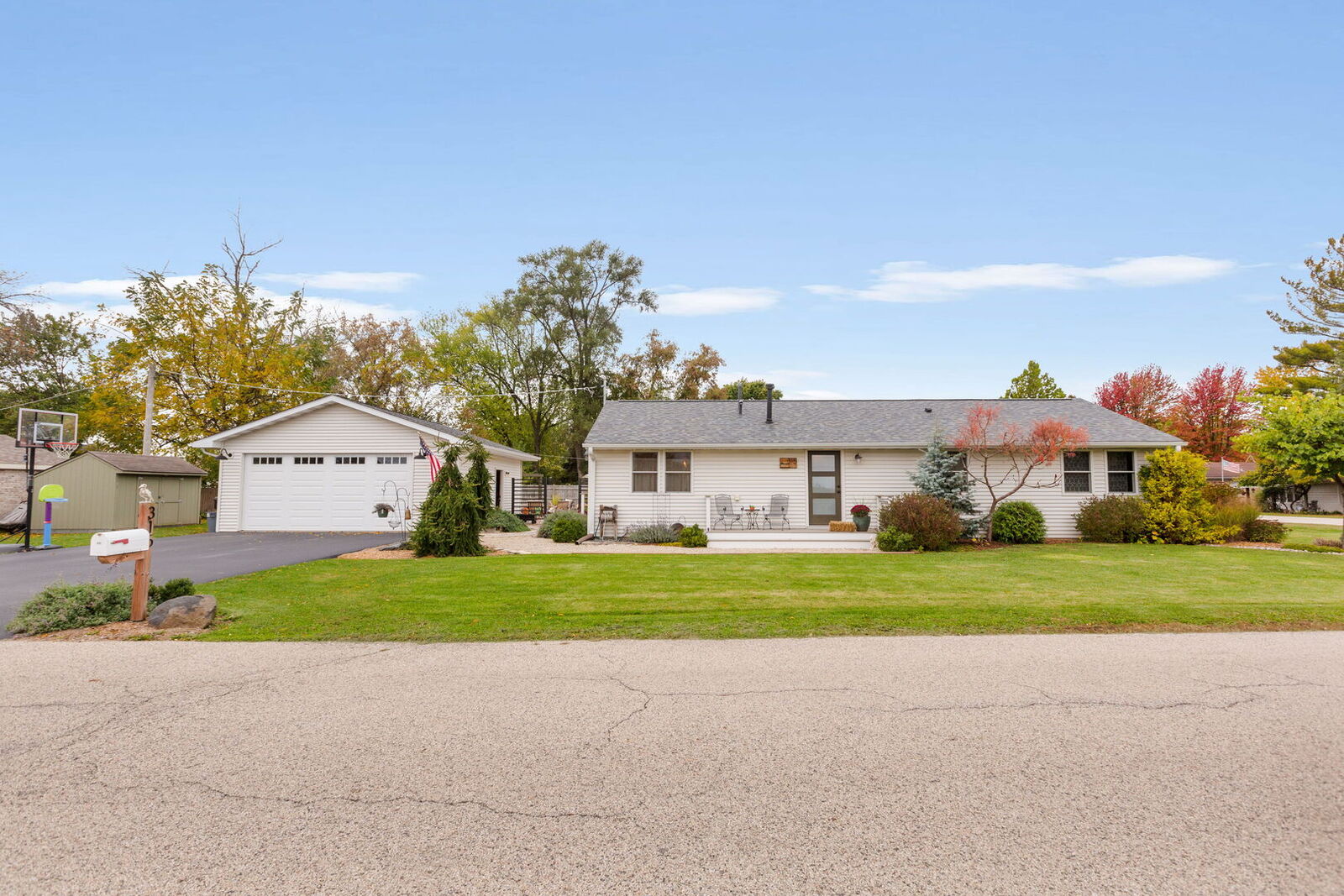 Property Photo:  315 Grand Boulevard  IL 60084