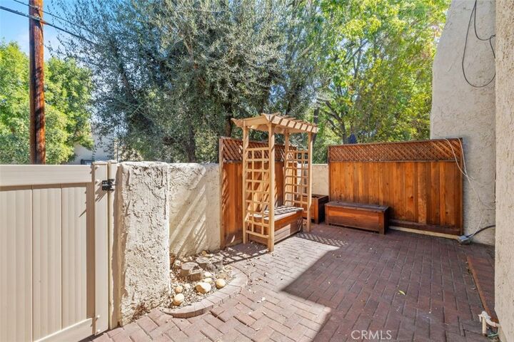 Property Photo:  6225 Shoup Avenue 109  CA 91367