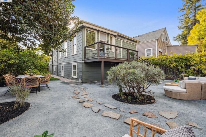 2151 Alameda Avenue  Alameda CA 94501 photo
