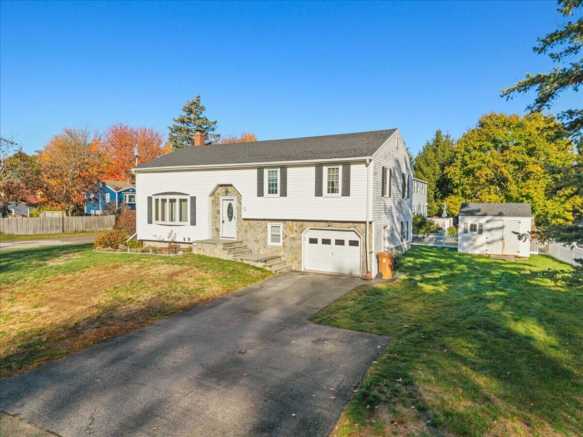 Property Photo:  20 Village Green Drive  ME 04072