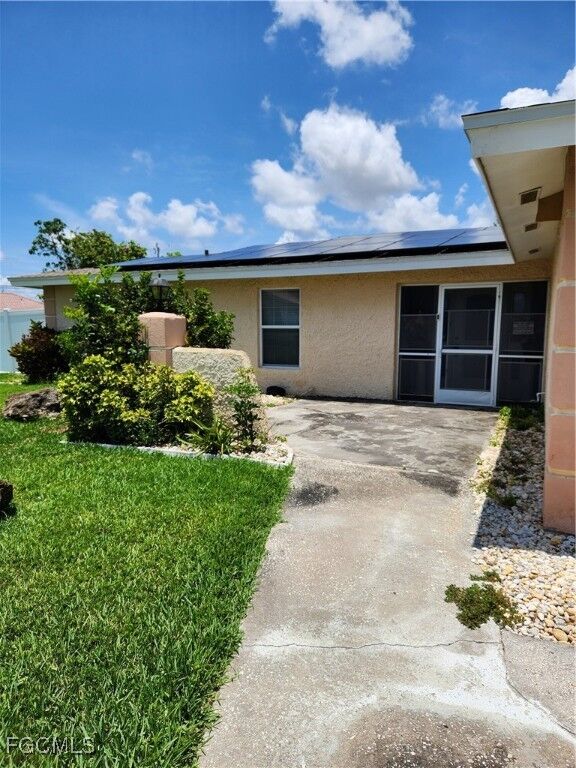 Property Photo:  207 SE 47th Terrace  FL 33904