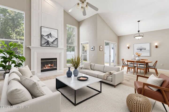 Property Photo:  8537 Glenbury Court N  FL 32256