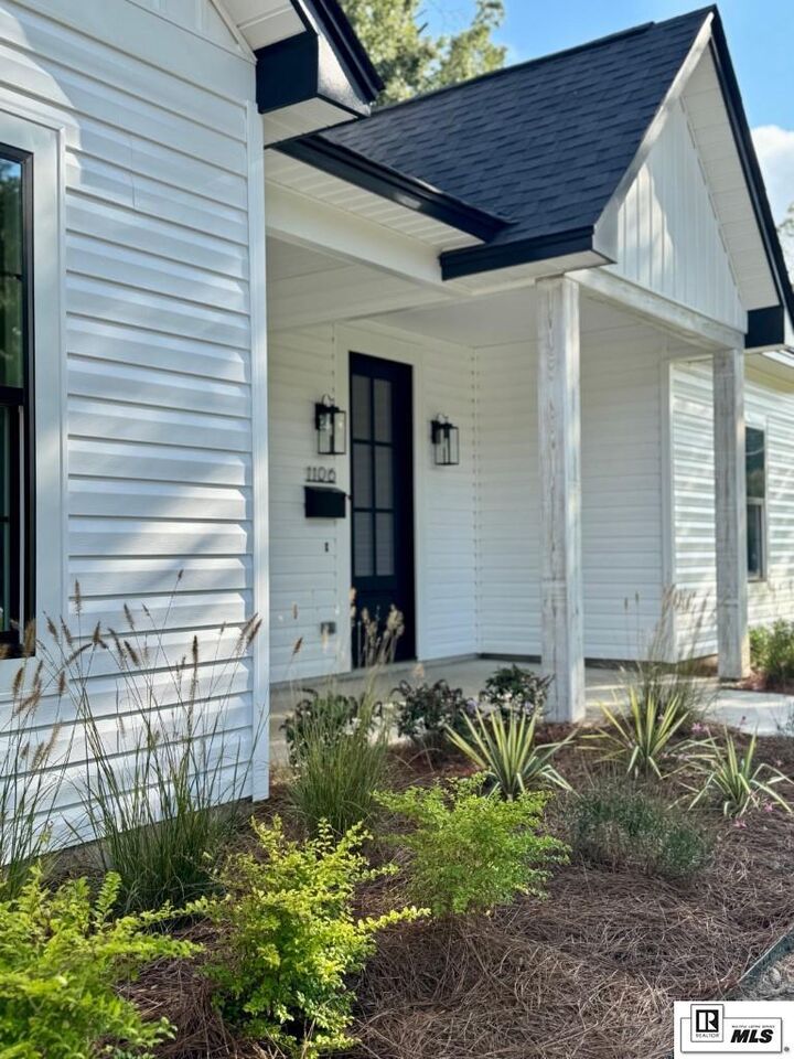 Property Photo:  1106 Otis Street  LA 71291