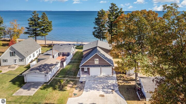 Property Photo:  1115 S Bay Drive  MI 48763