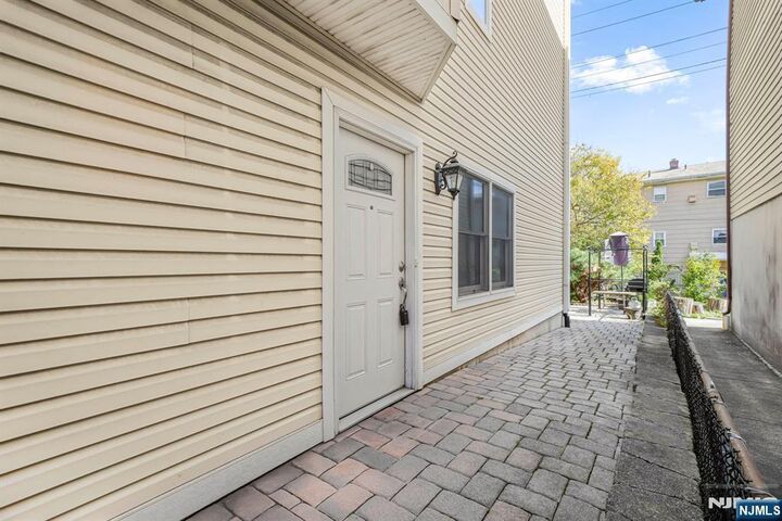 Property Photo:  284 John Street 1R  NJ 07010 