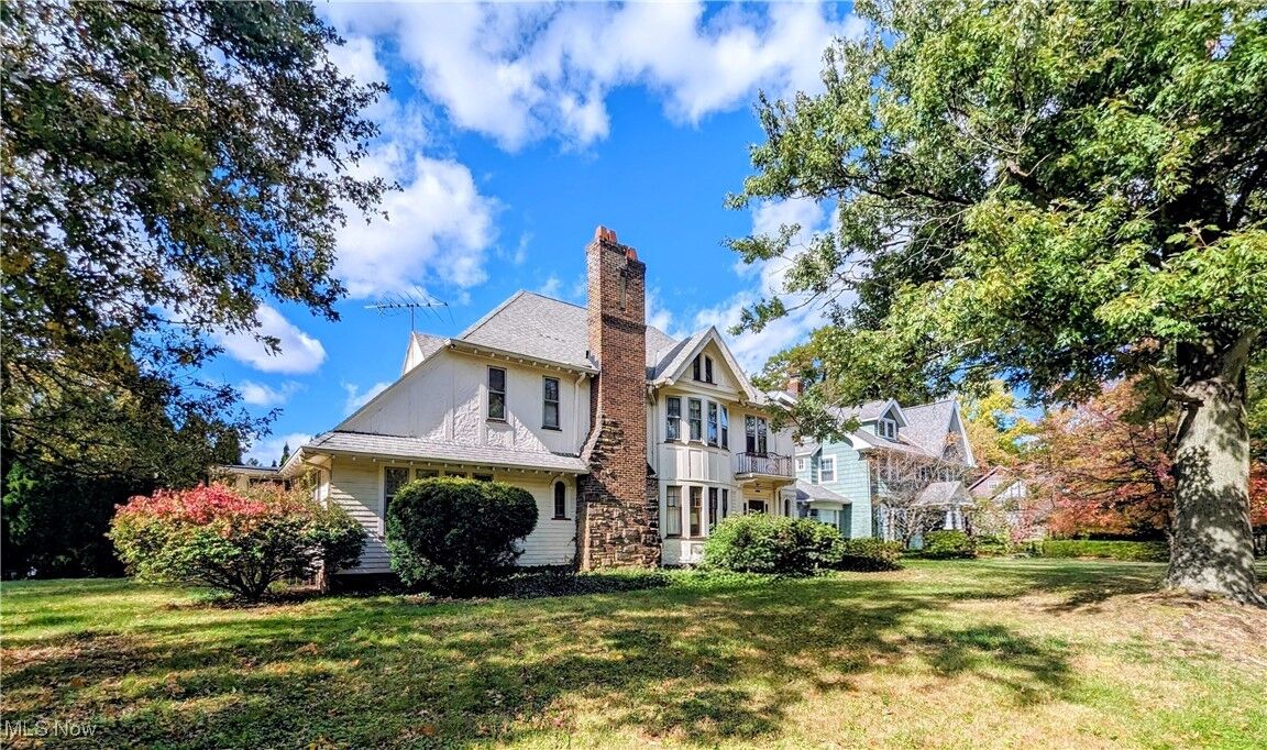 Property Photo: 2312 N Saint James Parkway OH 44106