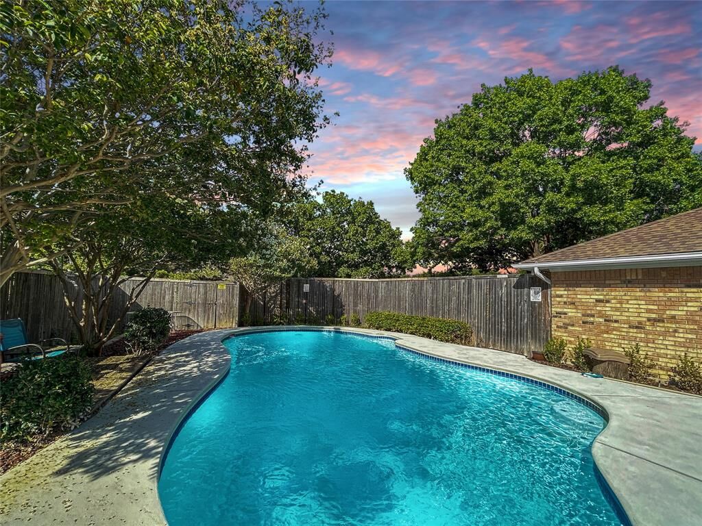 Property Photo:  2409 Glen Morris Road  TX 75007