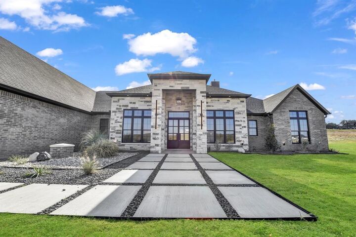 Property Photo:  613 Hondo Crossing  TX 76087 