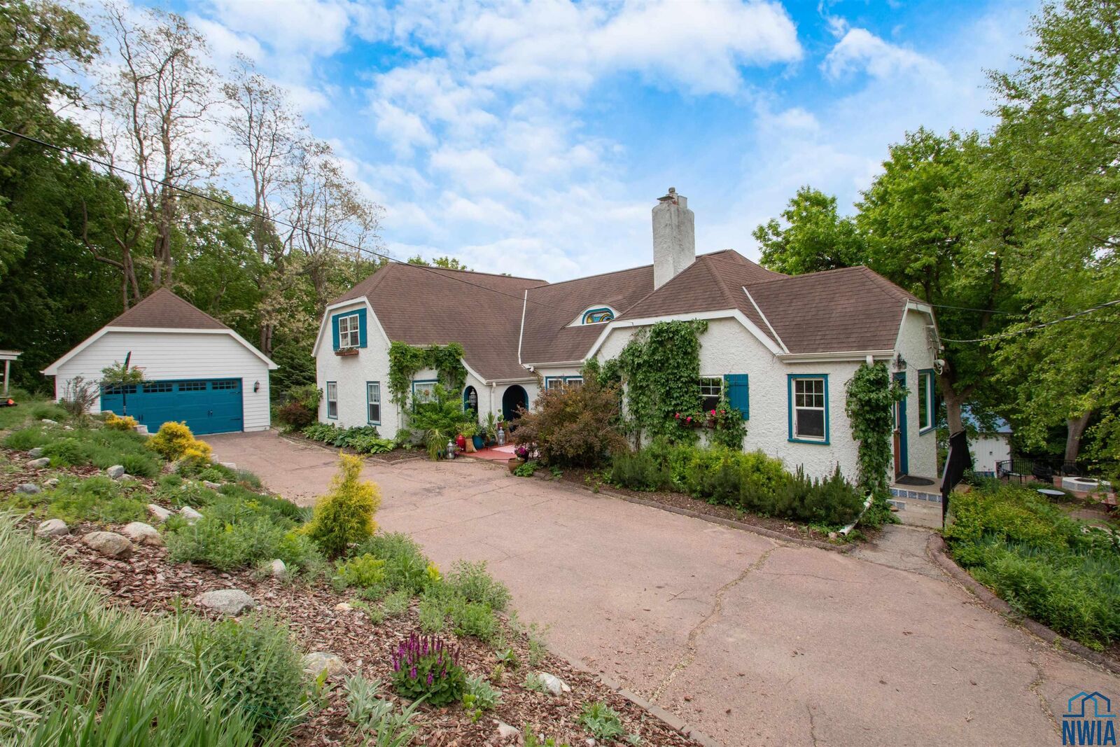Property Photo:  2000 Plum Creek Road  IA 51103