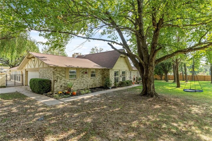 Property Photo: 3423 W Roma Drive AR 72762
