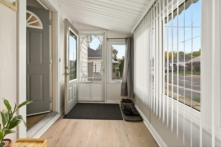 Property Photo:  259 Metcalfe Street N  ON N3Y 3Y1