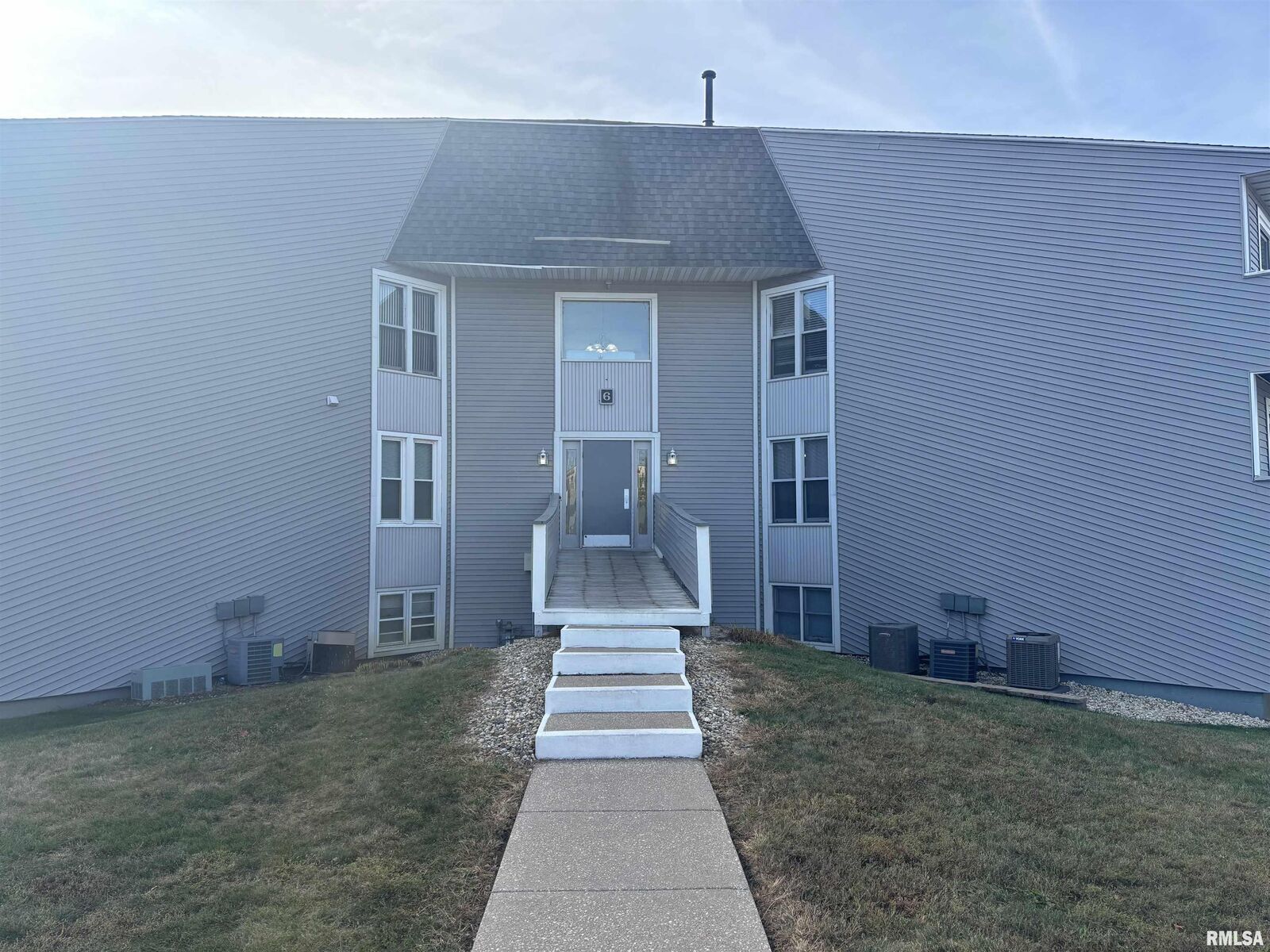 Property Photo:  2632 W Willowlake Drive 614  IL 61614