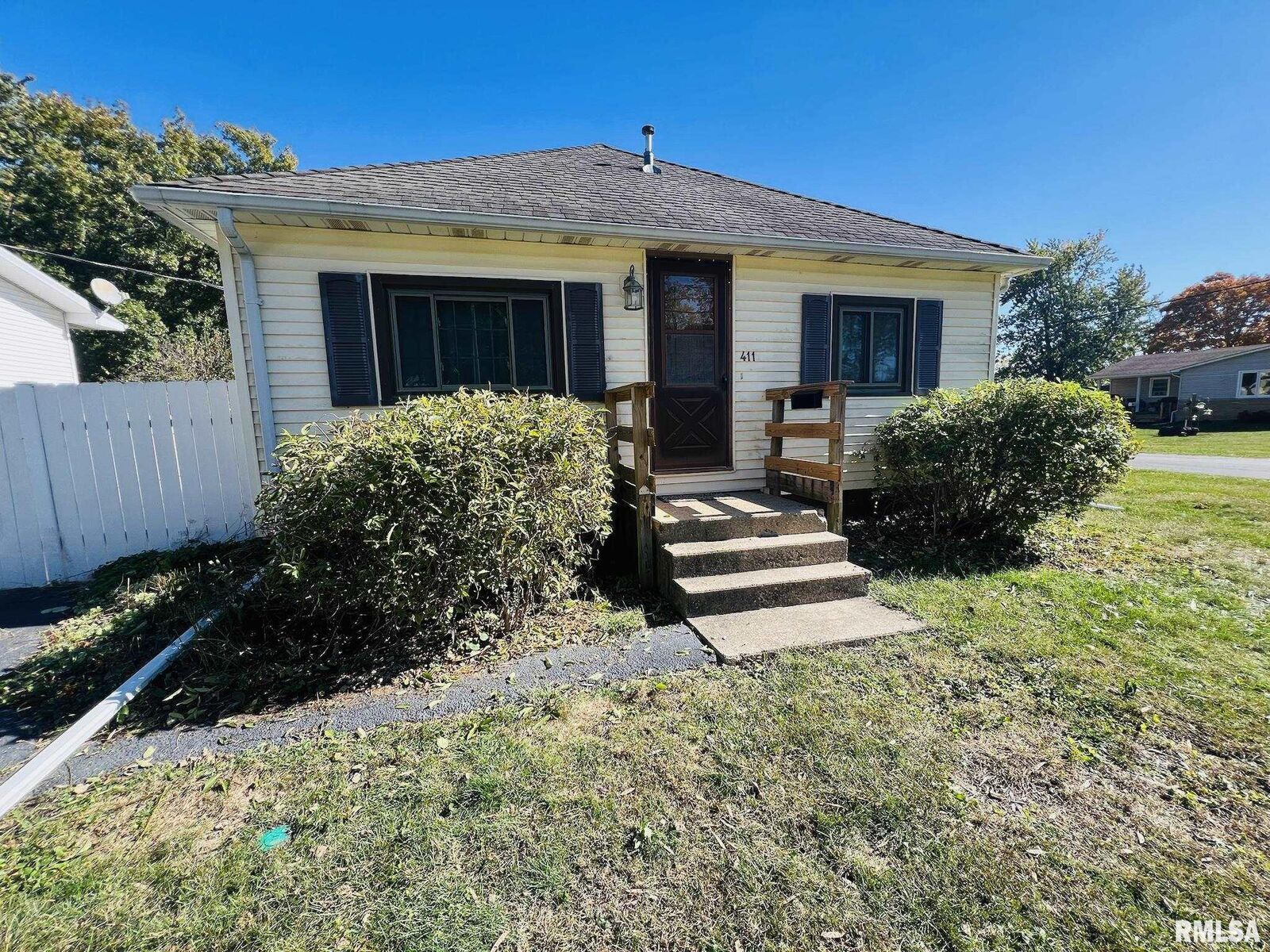 Property Photo: 411 S 6th Street IL 61491