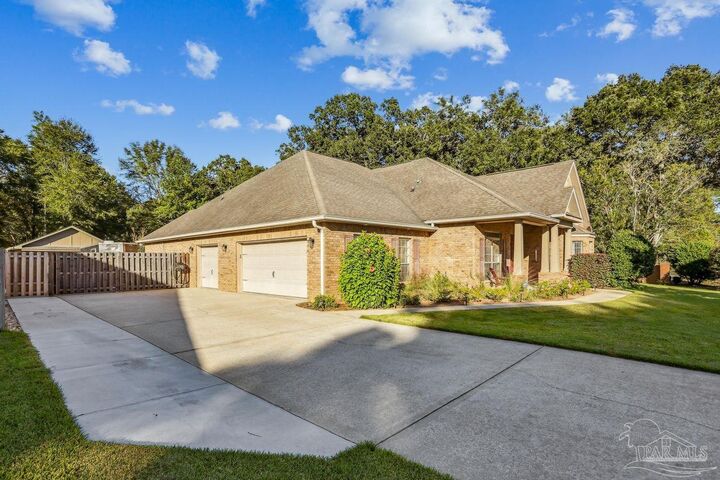 Property Photo:  2904 Sundance Ln  FL 32533 