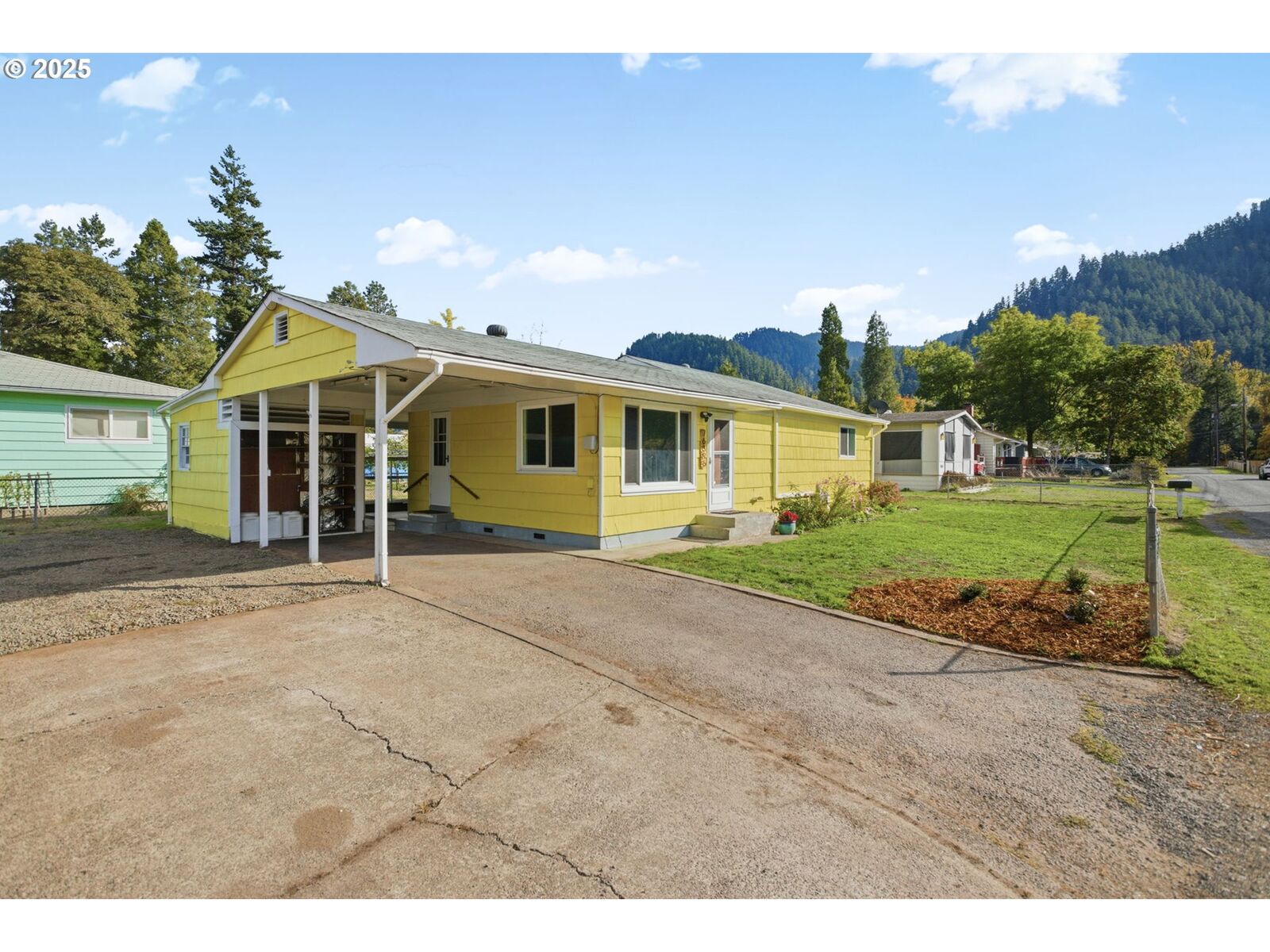 Property Photo: 76395 River Rd OR 97463