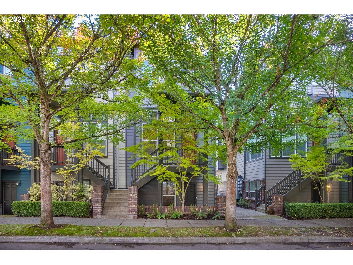Property Photo:  8810 SE 12th Ave  OR 97202