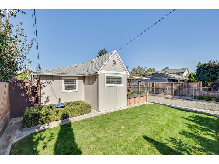 Property Photo:  18149 SE Pine St  OR 97233