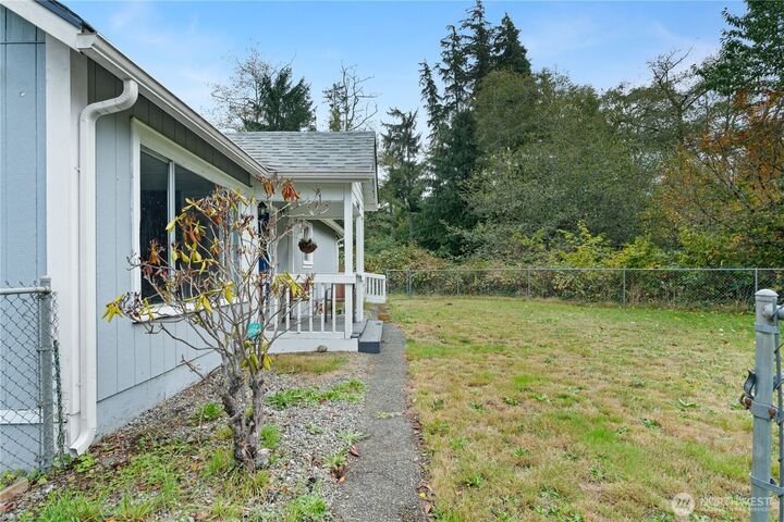 Property Photo:  2405  1st Street  WA 98537 