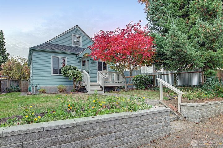Property Photo:  4021  40th Avenue SW  WA 98116