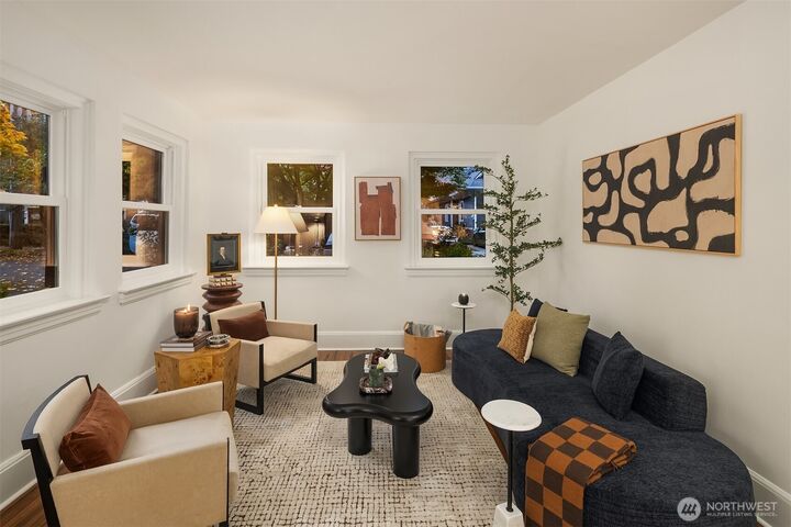 Property Photo:  1112  Broadway  E 102  WA 98102