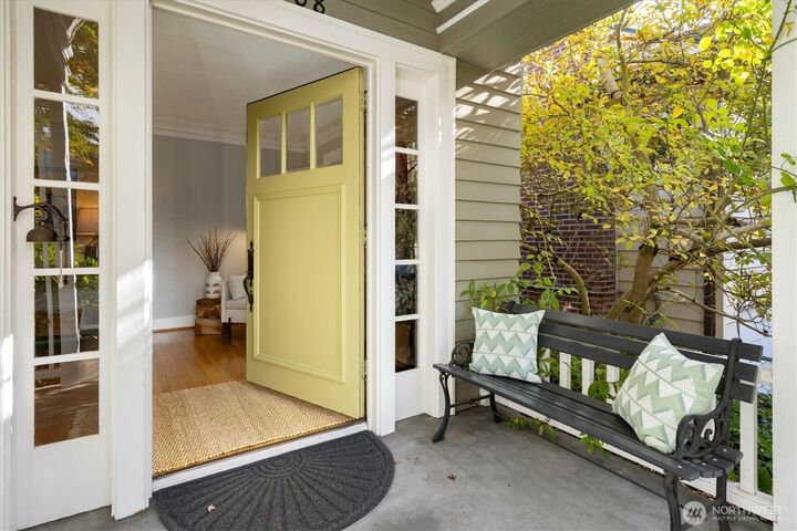 Property Photo:  2408  Warren Avenue N  WA 98109 