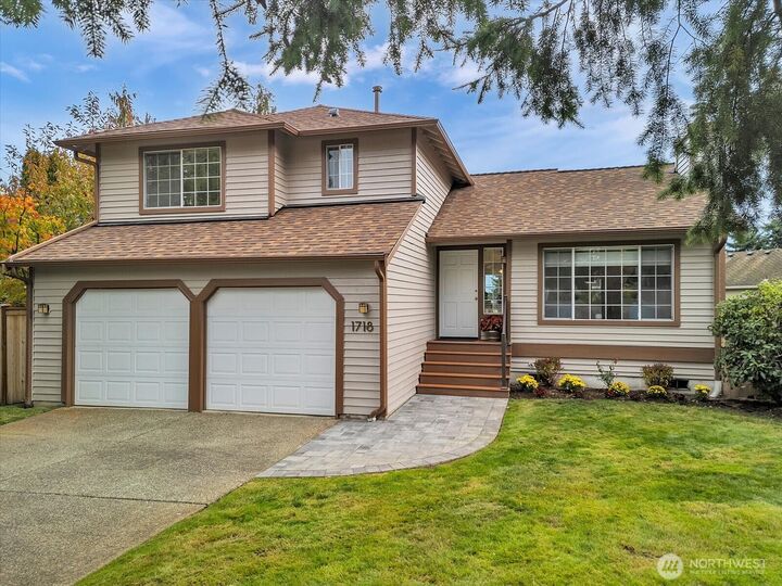 1718 NE 221 Place NE  Sammamish WA 98074 photo