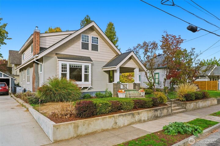 Property Photo:  241 N Bellevue Avenue  WA 99362